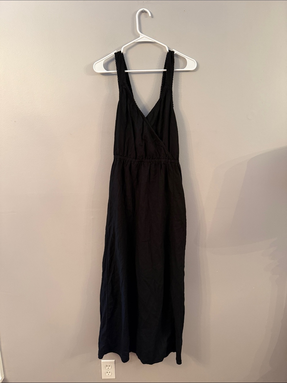 Universal Thread Black Sleeveless V-Neck Maxi Dress